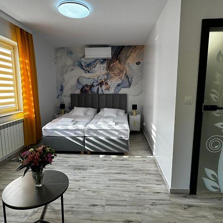 Zagrodek Pizza & Spa Klimatyczny Domek 13 Osobowy 2 Apartamentowy Z Sala Do Organizacji Imprez Nieopodal Jeziora Roznowskiego Z Widokiem Na Gory Gródek Nad Dunajcem المظهر الخارجي الصورة